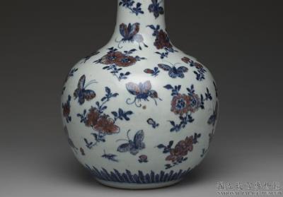 图片[2]-Vase with underglaze blue and red decoration of flowers and butterflies, Qing dynasty (1644-1911)-China Archive